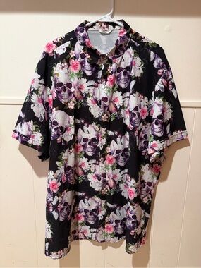 Black Floral Skull Short-Sleeve Button-Down Shirt